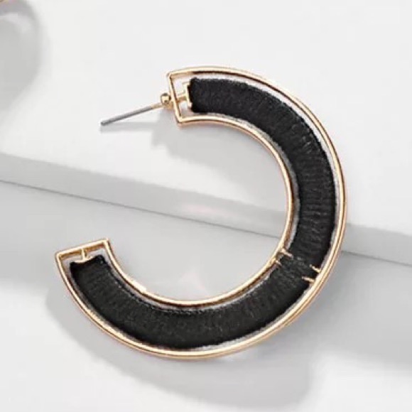 2/$35🖤 Anthropologie Embroidered Black Weave Gold Plated C Hoop Earrings… - Picture 5 of 7